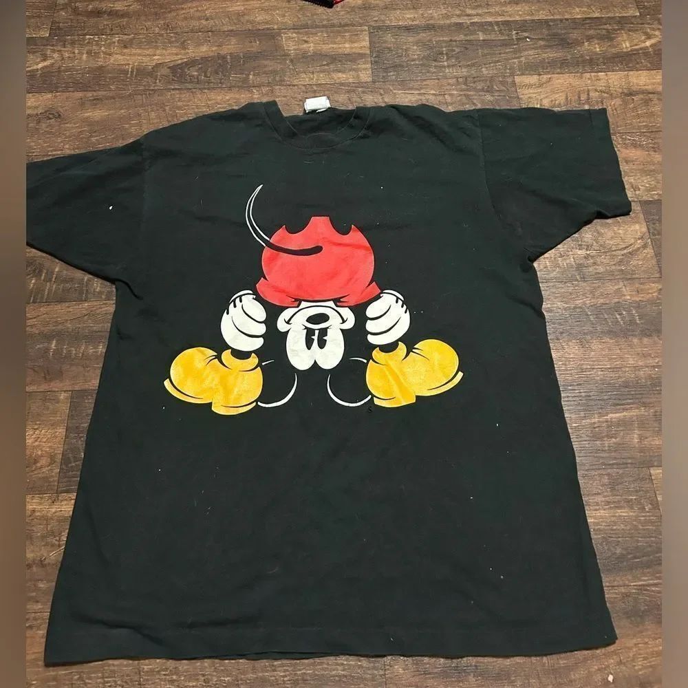 Vintage Mickey & Co Mickey Mouse Peeking Through Legs Tshirt